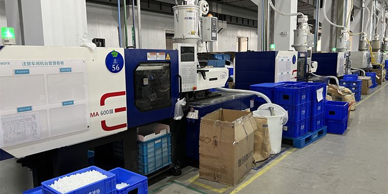Smart injection molding line